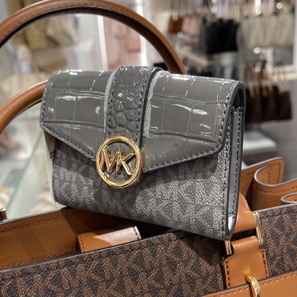 MICHAEL KORS CARMEN MEDIUM FLAP LOGO AND FAUX LEATHER WALLET
HEATHER GREY MULTI - Picture 6 of 16